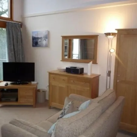 Bridge 19, Within Walking Distance Of Town Centre, Strictly No Pets Vakantiehuis *
