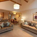 Vakantiehuis Bridge 19, Within Walking Distance Of Town Centre, Strictly No Pets *