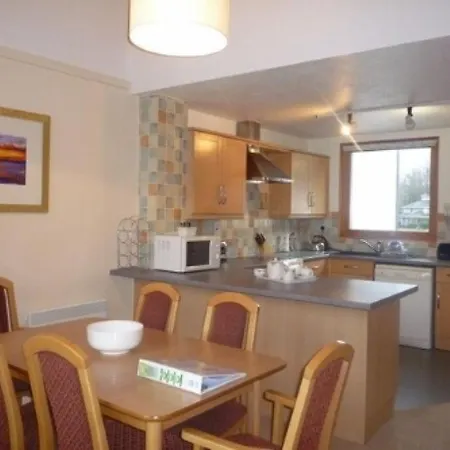 Bridge 19, Within Walking Distance Of Town Centre, Strictly No Pets בית נופש קזיק